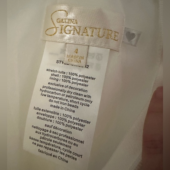 Elegant Cream Lace Wedding Dress - Picture 12 of 14